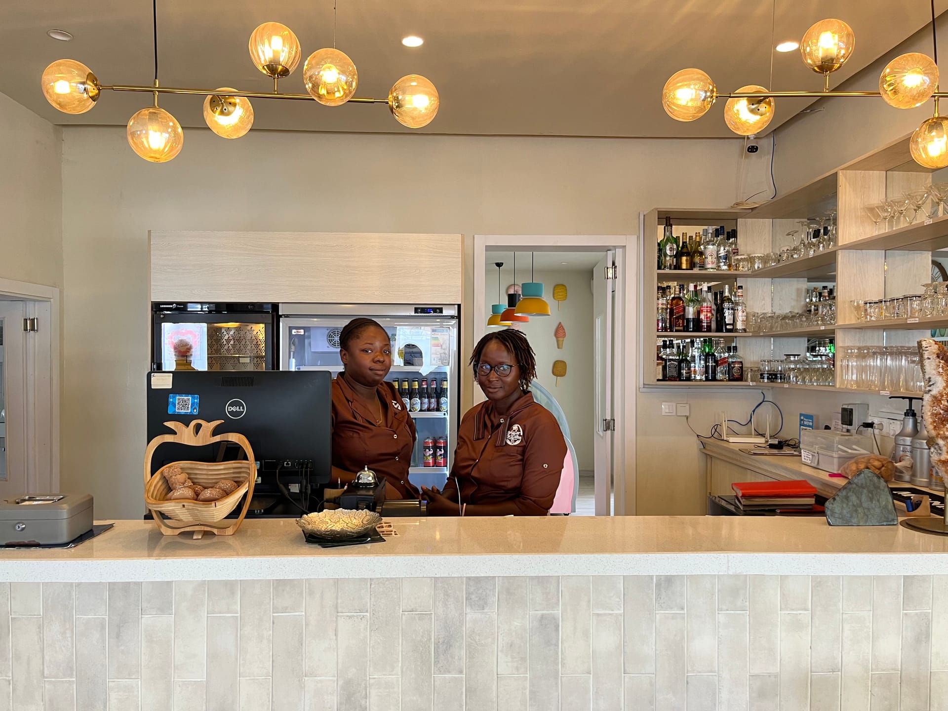 L'équipe de Les Délices vous accueille au comptoir